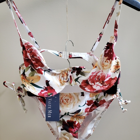 La vaste mer Floral Bikini Swimwear Set - Picture 7 of 11